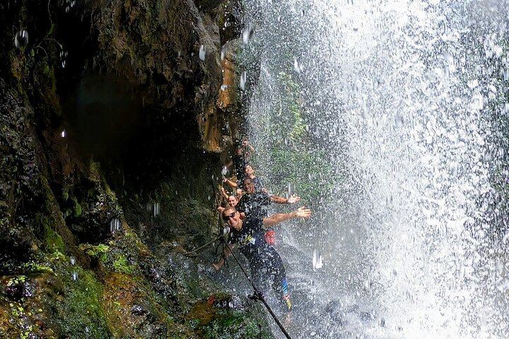 Private Property Hike to Bamboo Falls and Papakolea Falls in Lihue, 90-Minute Swim Tour (10/10)