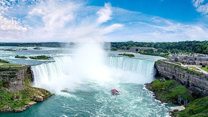 Toronto Full-Day Niagara Falls Tour with Hornblower Cruise, Maple Tasting and Fireworks (3/12)