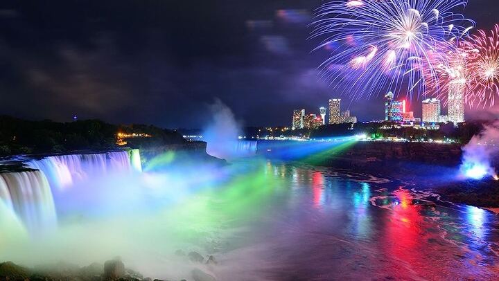 Niagara Falls Private Night Tour with Fallsview Dinner, Fireworks Cruise and Tower