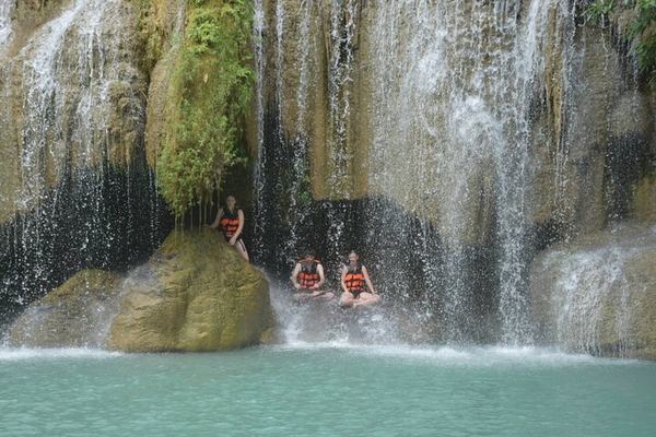Private Day Trip from Bangkok: Kanchanaburi War Cemetery, Kwai Bridge and Erawan