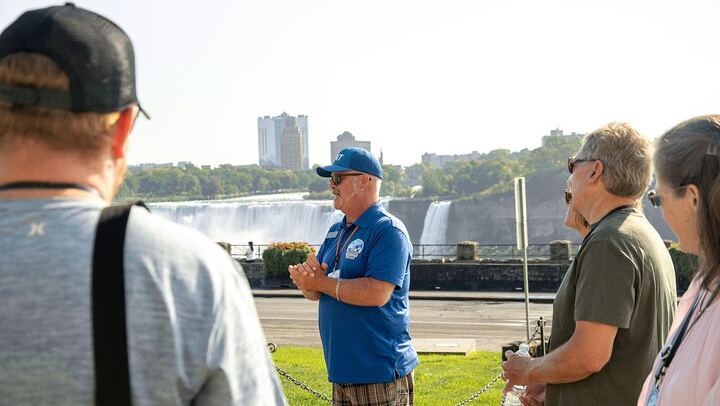 Walk Niagara Tours Two-Hour Walk: Hornblower Boat Cruise and Over 20 Landmarks (3/12)