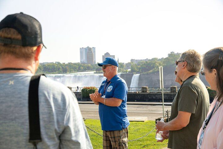 Walk Niagara Tours Two-Hour Walk: Hornblower Boat Cruise and Over 20 Landmarks (3/12)