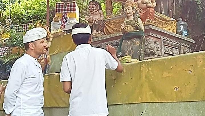 Beji Griya Holy Waterfall Healing Tour With Ceremony Dress and Rice Terrace Lunch (3/10)