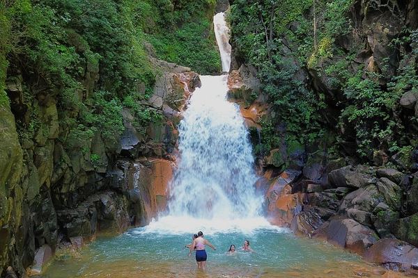 Cuilpilapan Miravalles Hike to Two Waterfalls and Suspension Bridge with Sloth Option