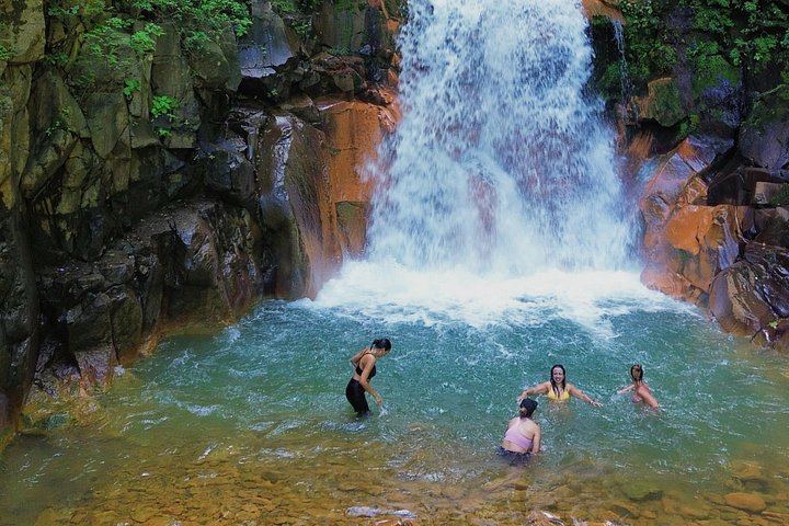 Cuilpilapan Miravalles Hike to Two Waterfalls and Suspension Bridge with Sloth Option (6/11)