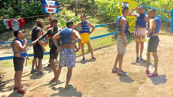 Montego Bay Day Trip to Martha Brae River Rafting and Blue Hole with Private Transport (2/12)
