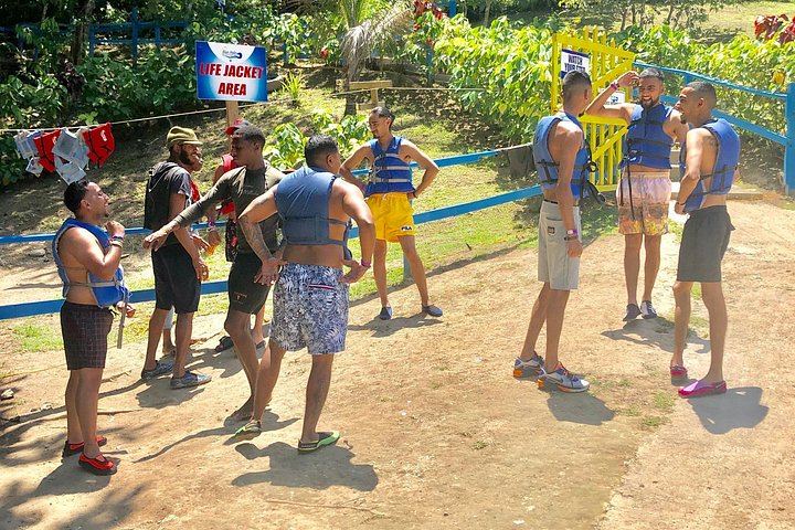 Montego Bay Day Trip to Martha Brae River Rafting and Blue Hole with Private Transport (2/12)