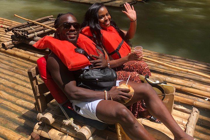 Montego Bay Day Trip to Martha Brae River Rafting and Blue Hole with Private Transport (9/12)