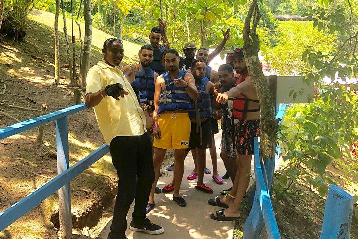 Montego Bay Day Trip to Martha Brae River Rafting and Blue Hole with Private Transport (4/12)
