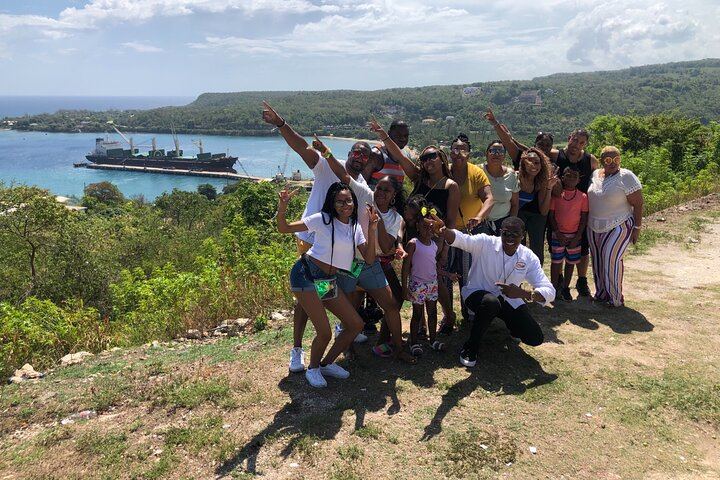 Dunn's River Falls Day Tour with Entrance Fees, Columbus Park and Pier Pickup (5/12)