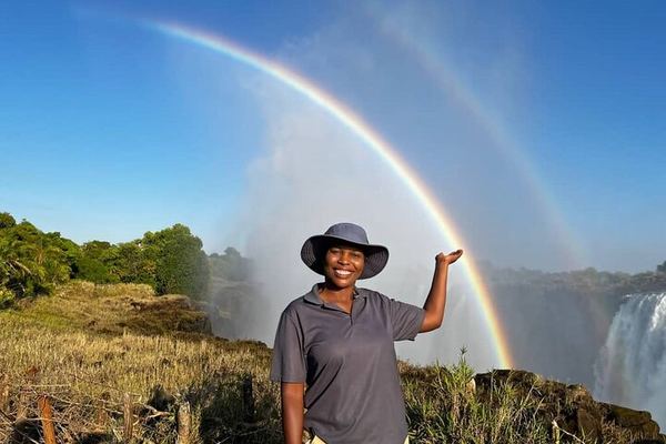 Victoria Falls Small Group Walking Tour with Knife Edge Bridge and Big Tree