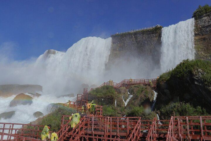 Niagara Falls Daredevil History Walk: Maid of the Mist and Timed Cave of the Winds (10/12)