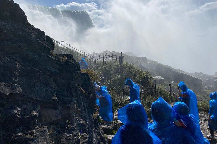 Niagara Falls USA Gray Line Tour from Red Coach Inn: Boat and Cave of the Winds (12/12)