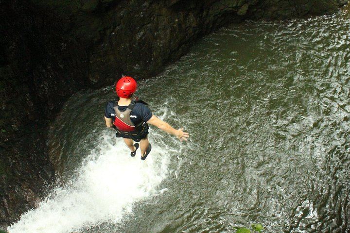 Gravity Falls Waterfall Jumping and River Rafting Extreme Combo, La Fortuna (5/10)