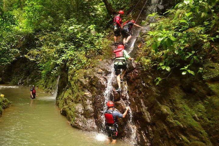 Gravity Falls Waterfall Jumping and River Rafting Extreme Combo, La Fortuna (4/10)