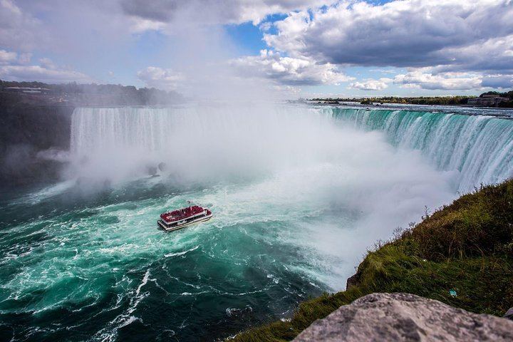 Fall for Niagara Sightseeing Day Tour from Toronto with Parkway Photo Stops (2/11)