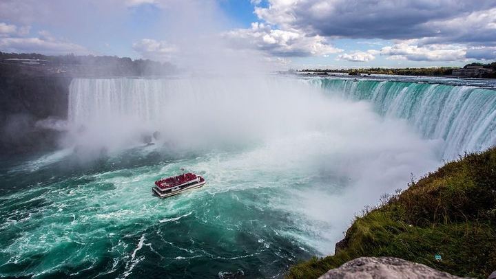Fall for Niagara Sightseeing Day Tour from Toronto with Parkway Photo Stops (2/11)