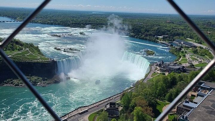 Fall for Niagara Sightseeing Day Tour from Toronto with Parkway Photo Stops (1/11)