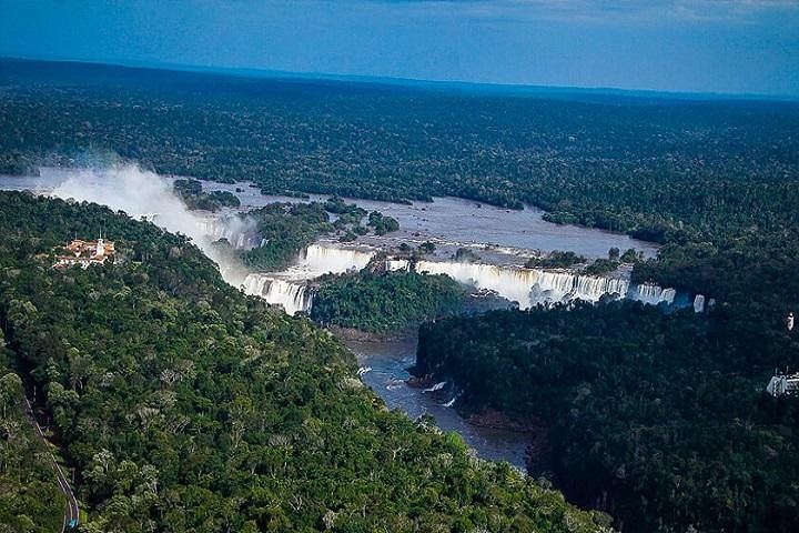 Iguassu Falls Brazilian Side with Macuco Safari Boat and AquaFoz Aquarium (3/12)