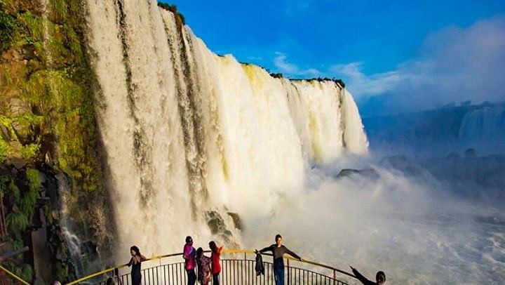 Iguassu Falls Brazilian Side with Macuco Safari Boat and AquaFoz Aquarium (4/12)