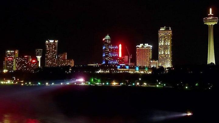 Niagara Falls Canada Walking Tour from Skylon Tower with Fireworks Viewing Spot (3/5)