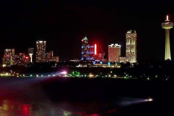 Niagara Falls Canada Walking Tour from Skylon Tower with Fireworks Viewing Spot (3/5)