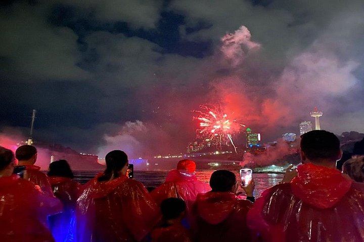 Niagara Falls Night Tour by Mercedes Van with Dinner, Fireworks Cruise and Tower (6/11)