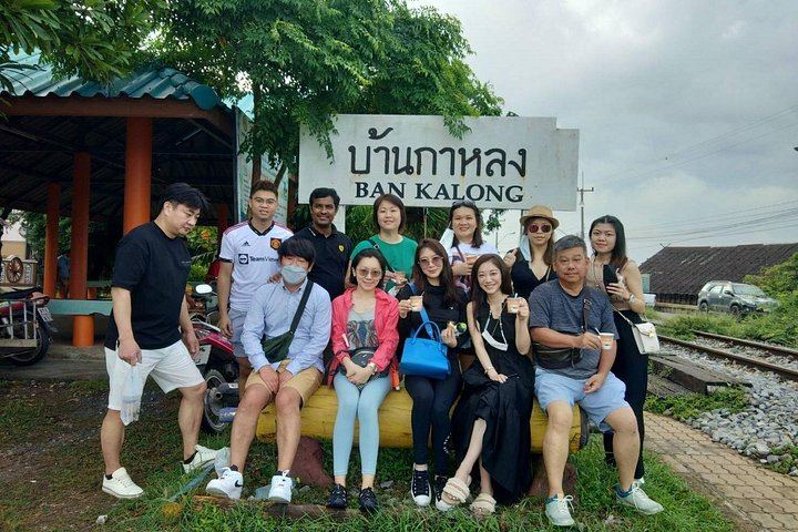 Damnoen Saduak Floating Market, Mae Klong Railway Market and Erawan Falls Day Trip (3/12)