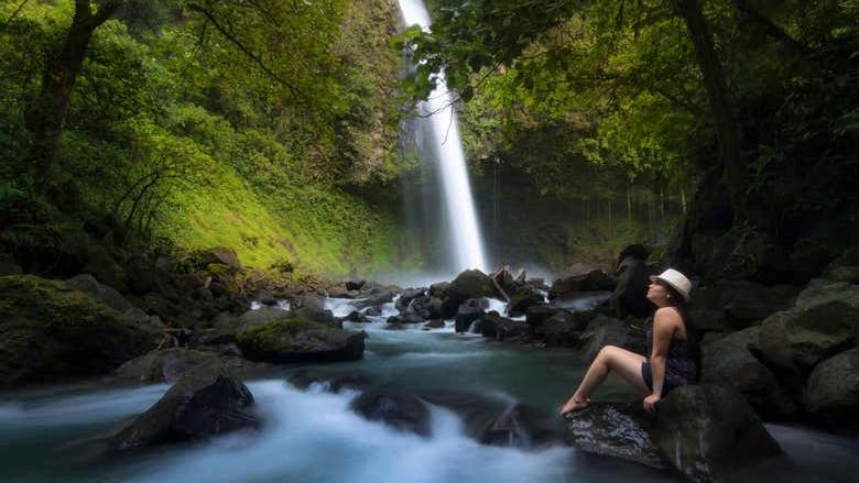 Fortuna River Waterfall Reserve Hike from La Fortuna with Hotel Pickup and Fruit Snack (1/7)