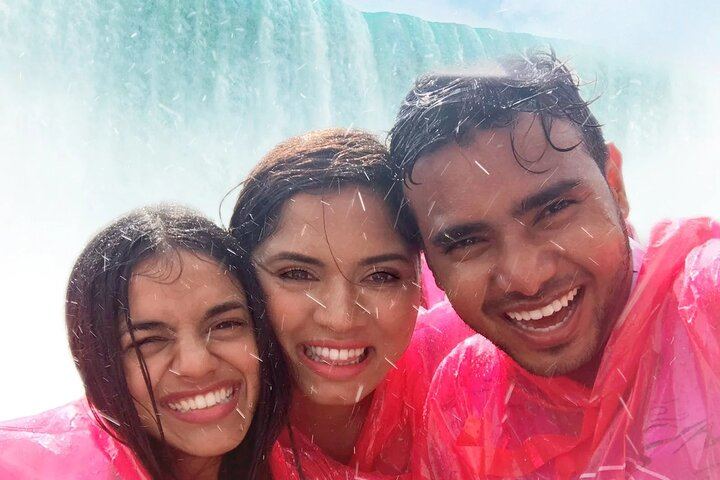 Niagara Falls Day Tour from Toronto with Gray Line, Cruise Ticket and Fallsview Lunch (6/12)