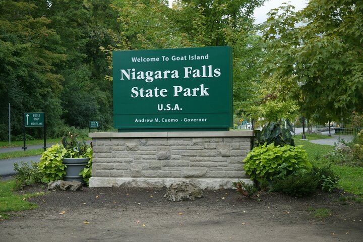Washington DC to Niagara Falls Small-Group 2-Day Tour: Falls Overnight, Corning Glass (7/12)