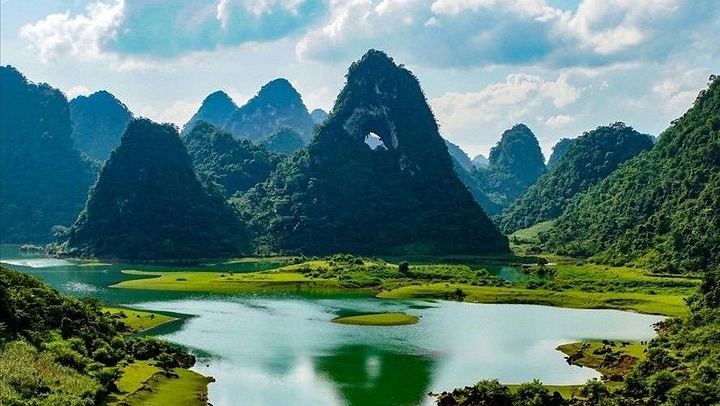 Ban Gioc Waterfall and Angel Mountain 2-Day Car Tour with Quay Son River Stay (1/12)