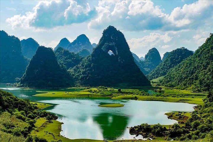 Ban Gioc Waterfall and Angel Mountain 2-Day Car Tour with Quay Son River Stay (1/12)
