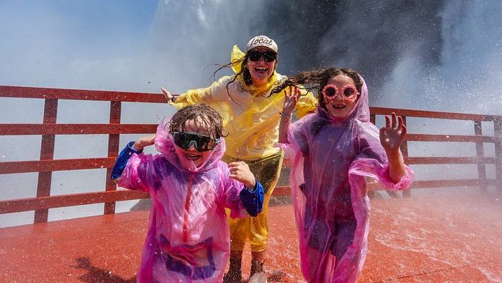 Niagara Falls NY Seven-Hour Small Group Tour with Cave of the Winds, Cruise and Dinner (1/9)