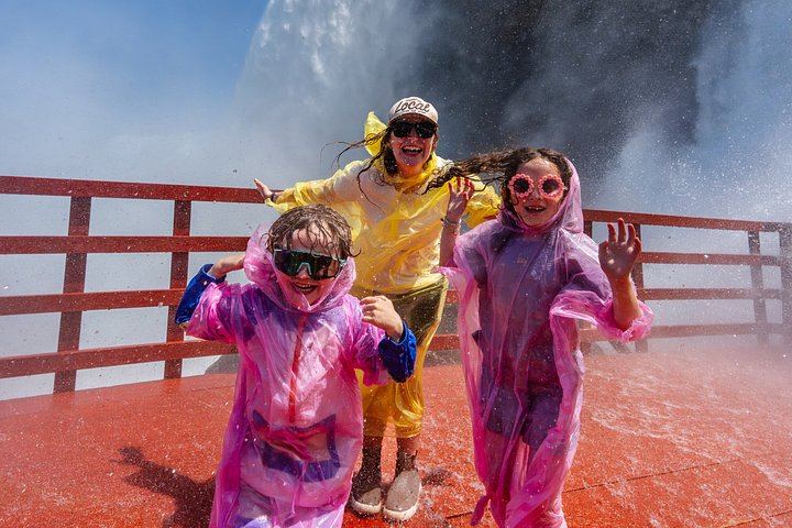 Niagara Falls NY Seven-Hour Small Group Tour with Cave of the Winds, Cruise and Dinner (1/9)