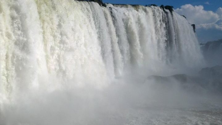 Puerto Iguazu to Brazilian Falls, Bird Park and Itaipu Dam Day Trip by Minivan (2/6)
