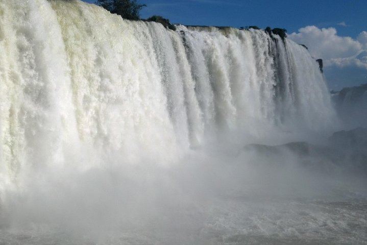 Puerto Iguazu to Brazilian Falls, Bird Park and Itaipu Dam Day Trip by Minivan (2/6)