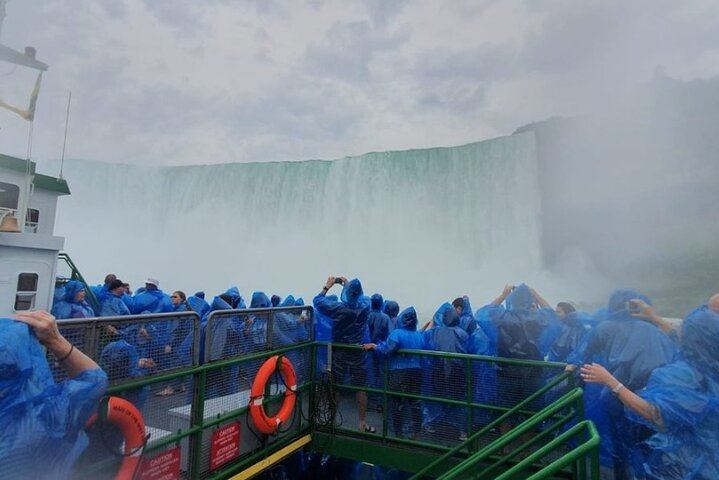 Niagara Falls Guided Day Tour from Toronto with Optional Boat Cruise and Add-Ons (10/12)