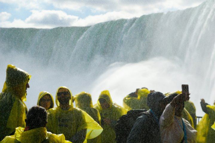 Niagara Falls Guided Day Tour from Toronto with Optional Boat Cruise and Add-Ons (8/12)