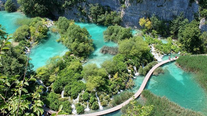 Plitvice Lakes Guided Day Tour from Zadar with Boat, Train and Old Town Walk (4/12)