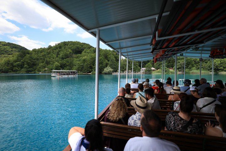 Plitvice Lakes Guided Day Tour from Zadar with Boat, Train and Old Town Walk (5/12)