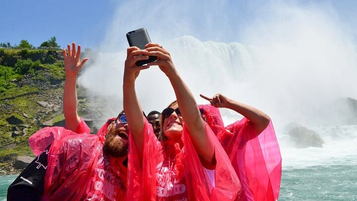 Niagara Falls Day Tour from Toronto with Gray Line, Cruise Ticket and Fallsview Lunch (3/12)
