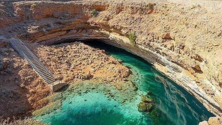 Small-Group Day from Muscat with Sunshine Tours Oman: Wadi Shab, Sinkhole, Fins Beach (1/7)