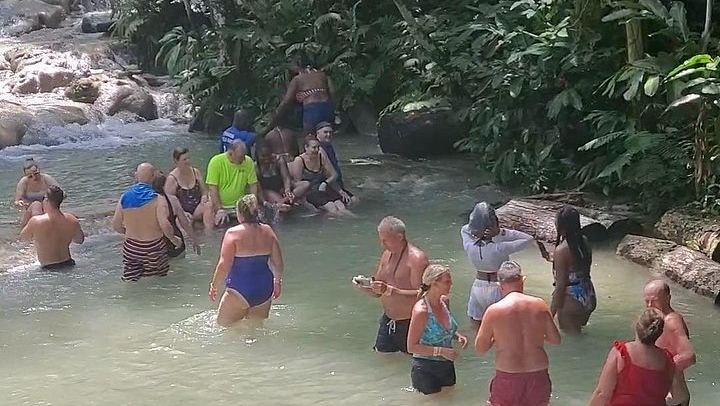 Guided Dunn's River Falls Tour with Lunch, Skip-the-Line Entry and Craft Shopping (1/10)