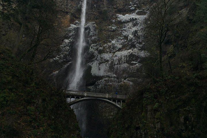 Mt. Hood and Gorge Waterfalls Day Tour with Two Vineyards, Lunch and Wine (5/12)