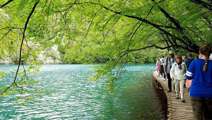 Full-Day Private Plitvice Lakes Tour from Split to Veliki Slap Waterfall (4/7)