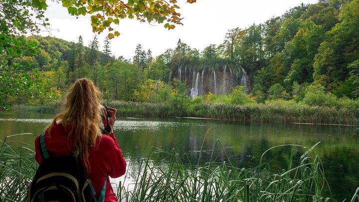 Full-Day Private Plitvice Lakes Tour from Split to Veliki Slap Waterfall (2/7)