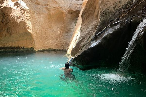 Private 8:00 to 17:00 Wadi Shab and Bimmah Sinkhole Day with Lunch, Up to 11