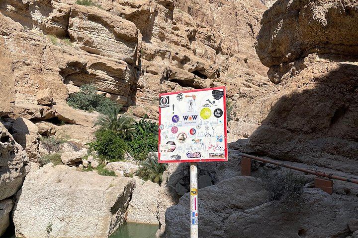 Private 8:00 to 17:00 Wadi Shab and Bimmah Sinkhole Day with Lunch, Up to 11 (9/12)