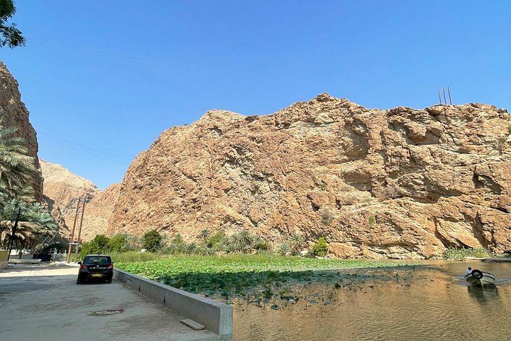 Private 8:00 to 17:00 Wadi Shab and Bimmah Sinkhole Day with Lunch, Up to 11 (3/12)